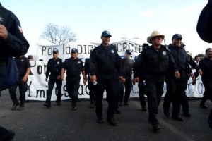 MARCHAN POLICIAS ESTATALES DE OAXACA I-D (2)