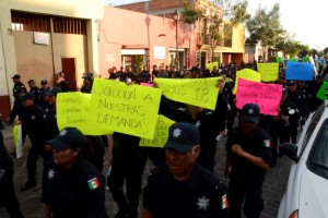 MARCHAN POLICIAS ESTATALES DE OAXACA I-D (4)